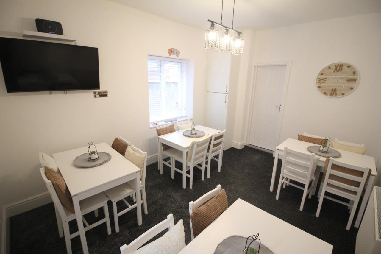 Media Manor - Fully Refurbished In 2022 - Large 6 Bedrooms, 3 Bathrooms Plus Media Games Room Μπλάκπουλ Εξωτερικό φωτογραφία